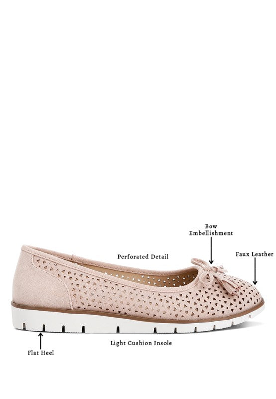 Infographic of blush Pacer vegan leather ballerina flat highlighting features such as perforated design, bow embellishment, and cushioned insole.