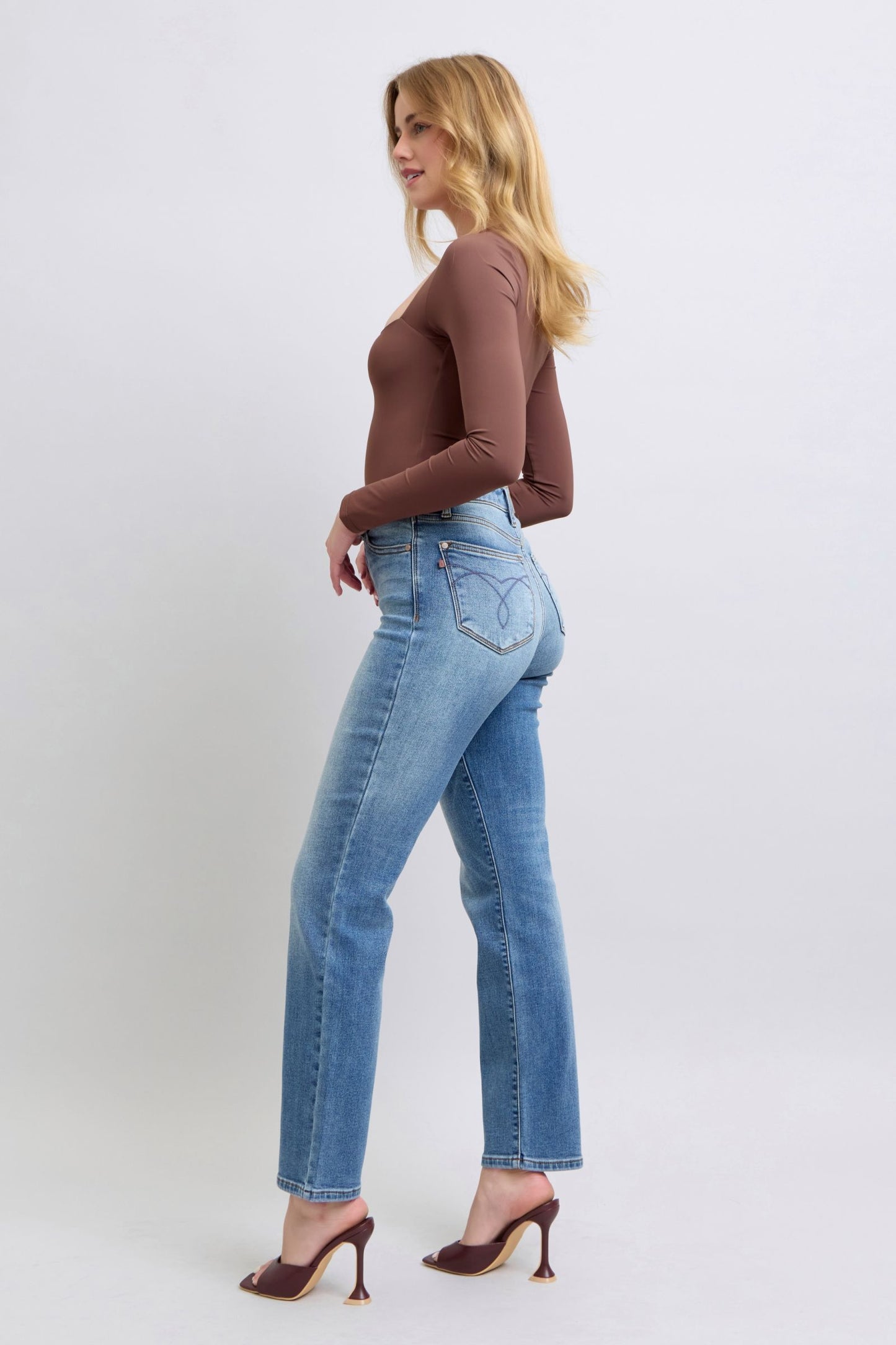 Side full body view of Della Judy Blue jeans, medium wash with thermal wash detail and straight-leg cut.