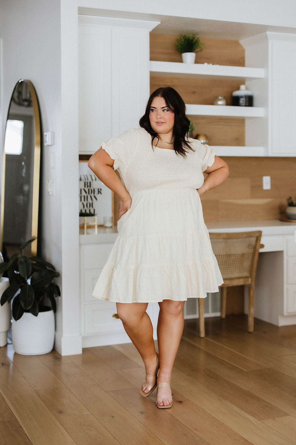 Kira plus size dress with flattering open back and tie detail – ideal for curvy figures.