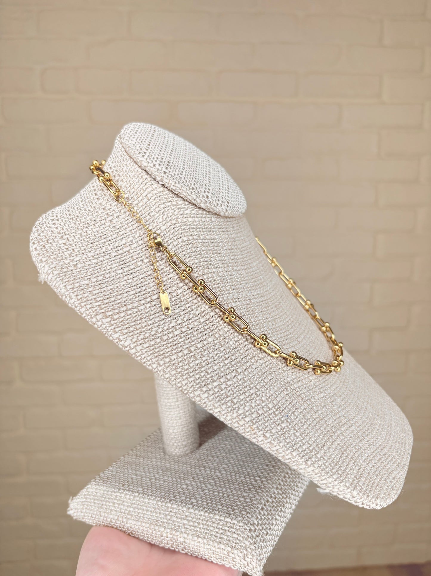 Side view of the Abigail Link Necklace on a jewelry stand, emphasizing its sturdy craftsmanship and adjustable chain length.
