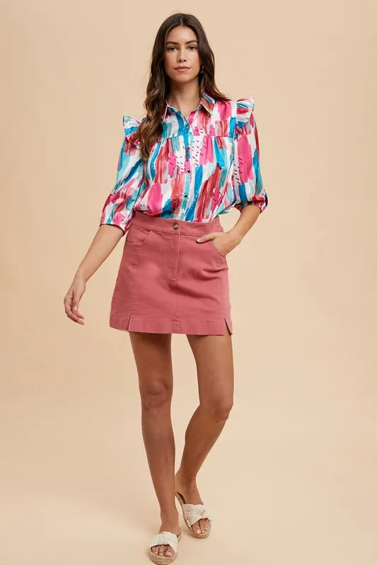 Model wearing Dina slit mini skirt in rose – high waist casual outfit idea.