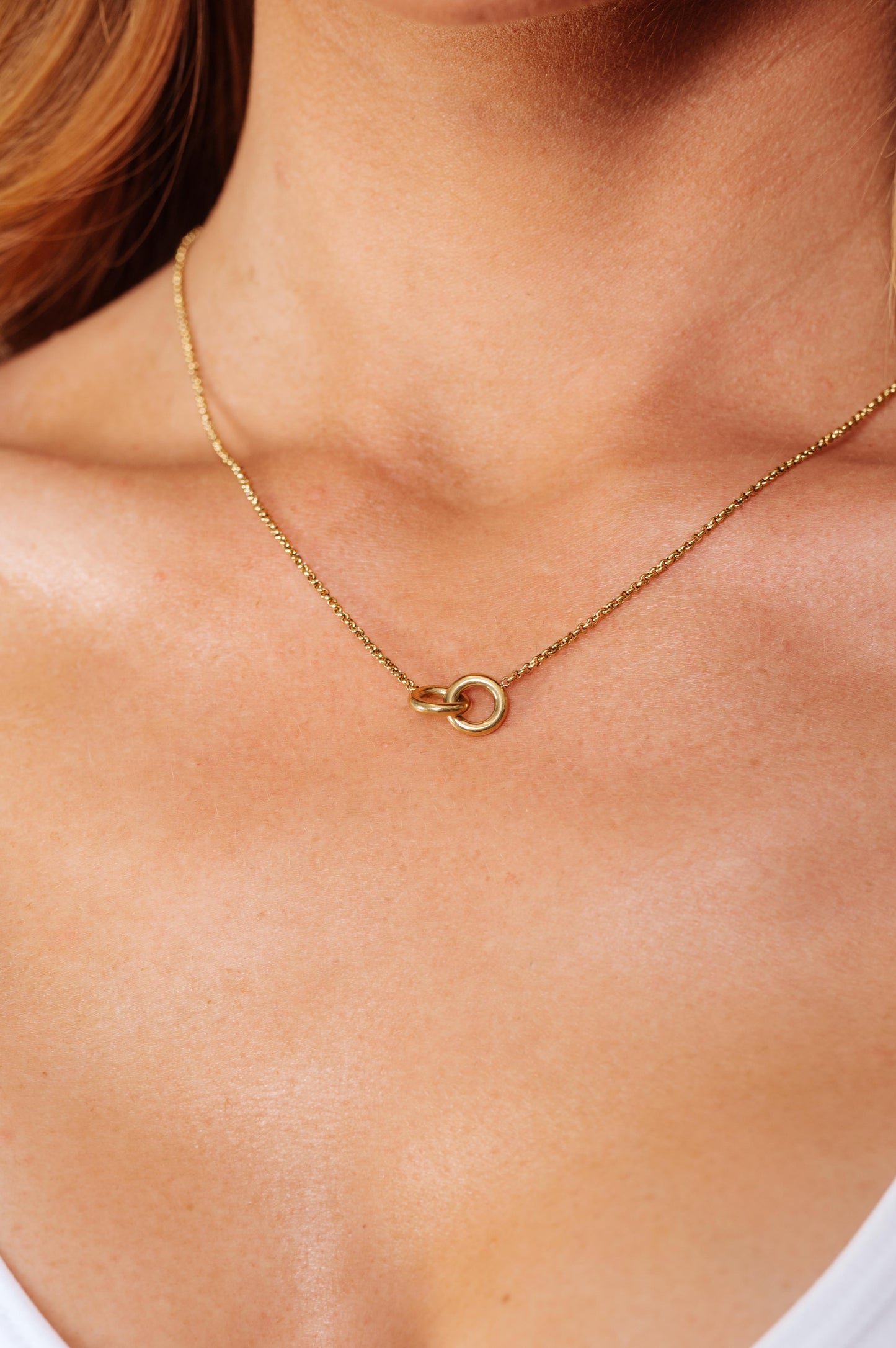 Gold plated women's necklace with two linking circles, a rope chain, made of titanium steel, featuring a 40cm length with a 2.5" extender and a lobster clasp.