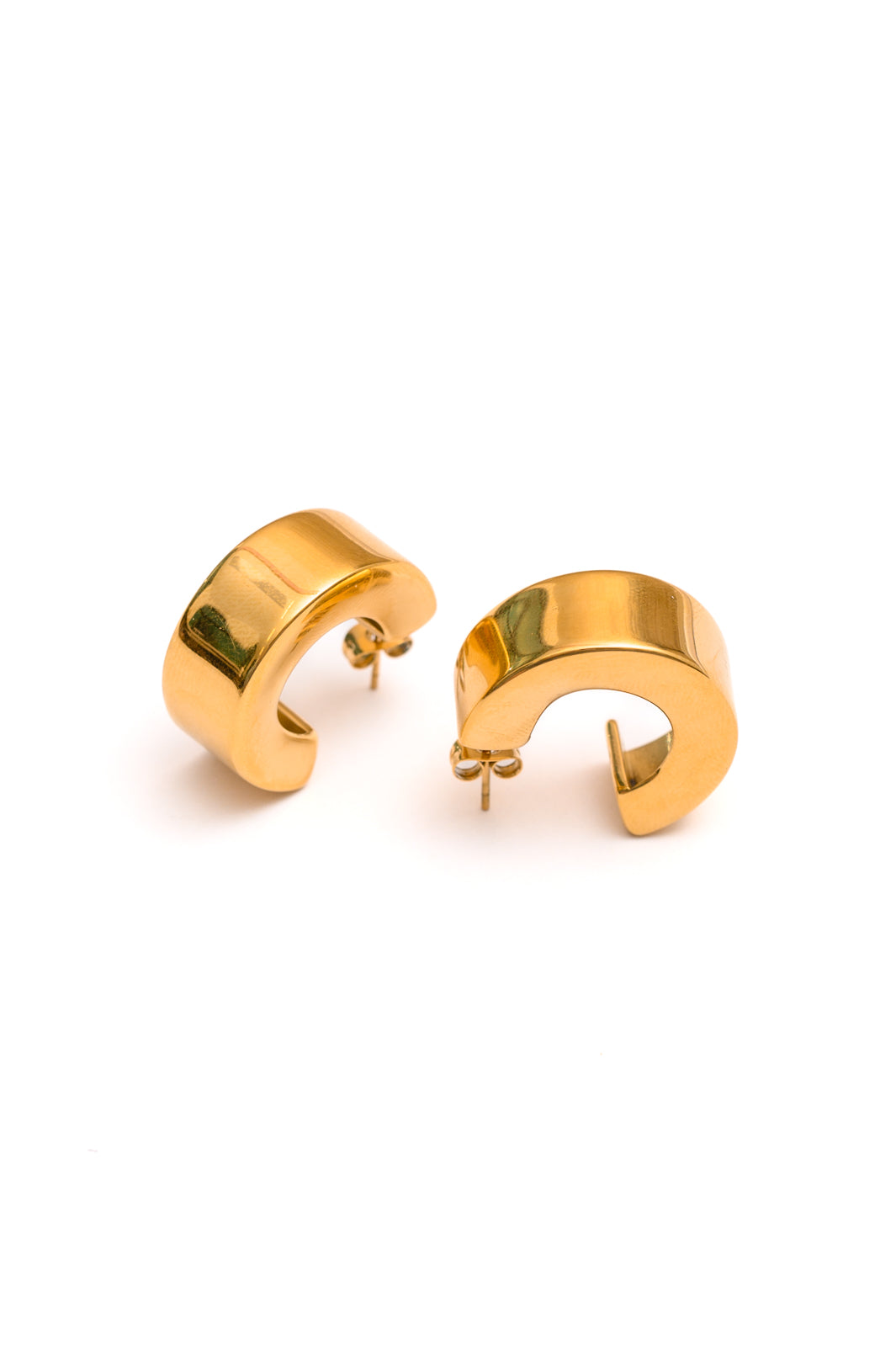 Side view of Wes Chunky Gold Hoop Earrings highlighting chunky modern design.
