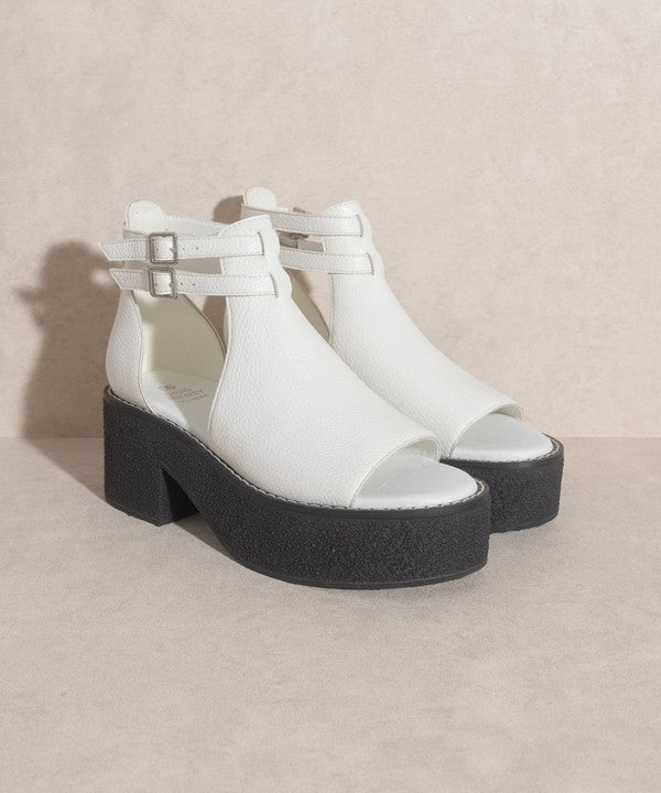 Elizabeth Platform Strapped Sandal by Oasis Society