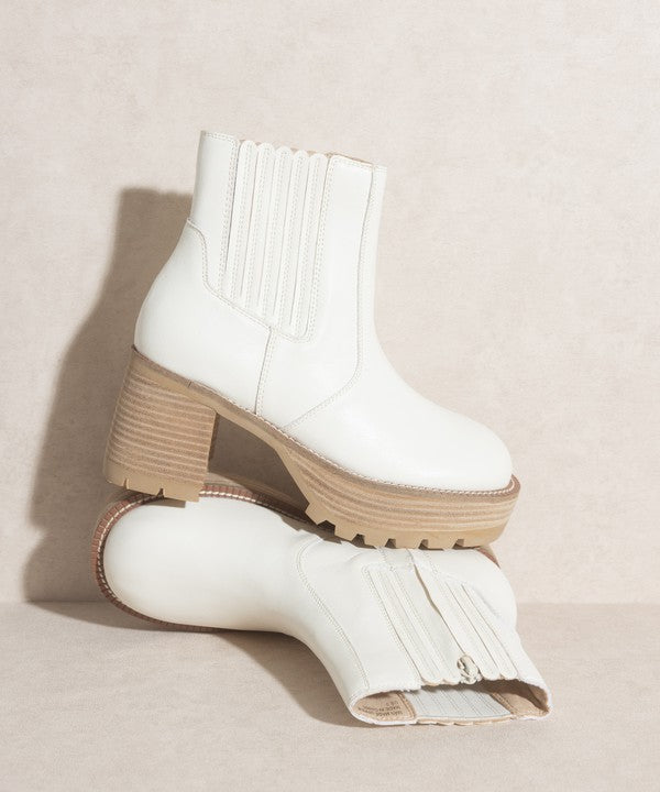 White pull-on boots with a rounded toe, chunky platform, and high-quality elastic gussets.