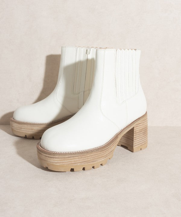 White pull-on boots with a rounded toe, chunky platform, and high-quality elastic gussets.