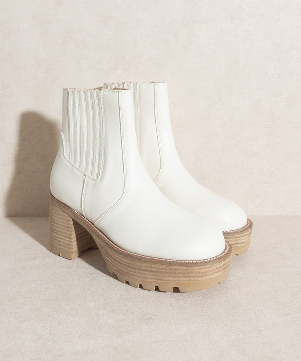 White pull-on boots with a rounded toe, chunky platform, and high-quality elastic gussets.