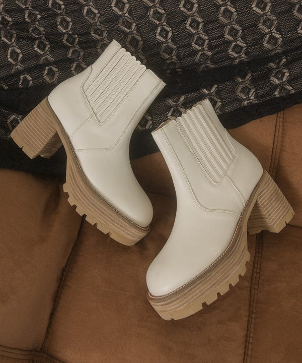 White pull-on boots with a rounded toe, chunky platform, and high-quality elastic gussets.