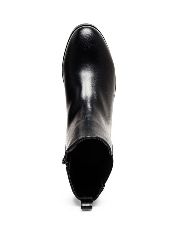 Overhead view of black Yacht Winter Ankle Boots with round almond toe.