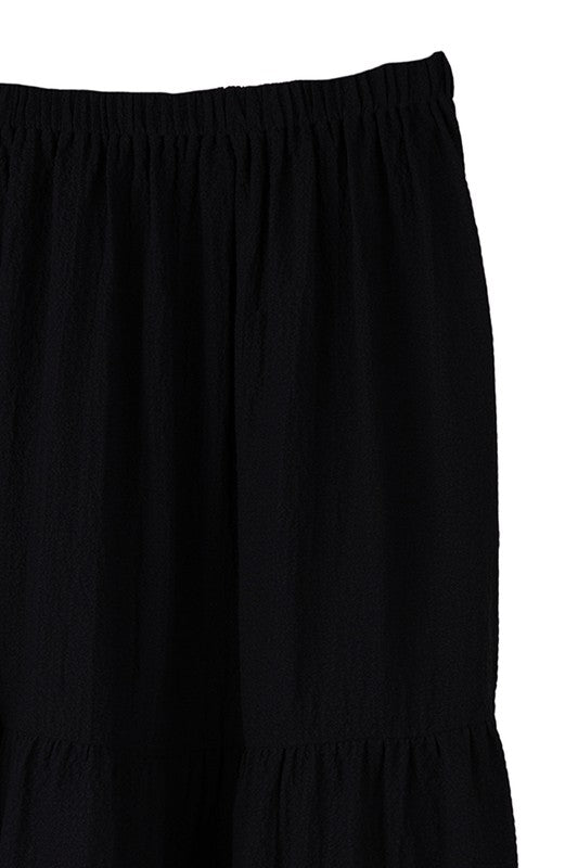 Tiered maxi skirt with elastic waistband in black. Flowy silhouett, lined for full coverage.