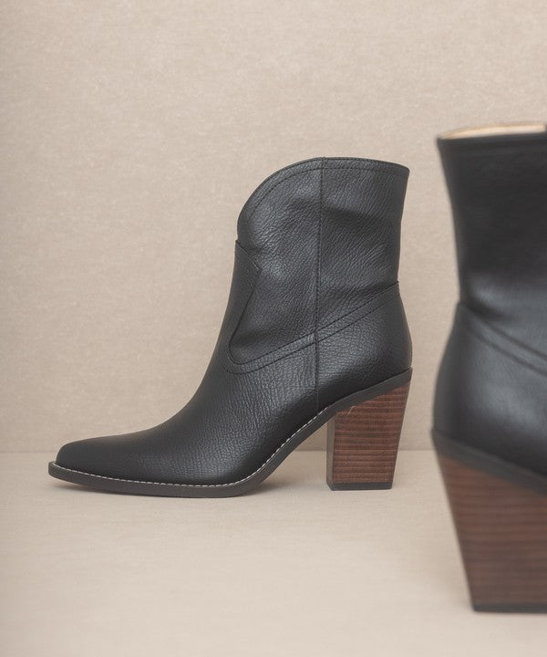 Harmony Two Panel Western Booties By Oasis Society