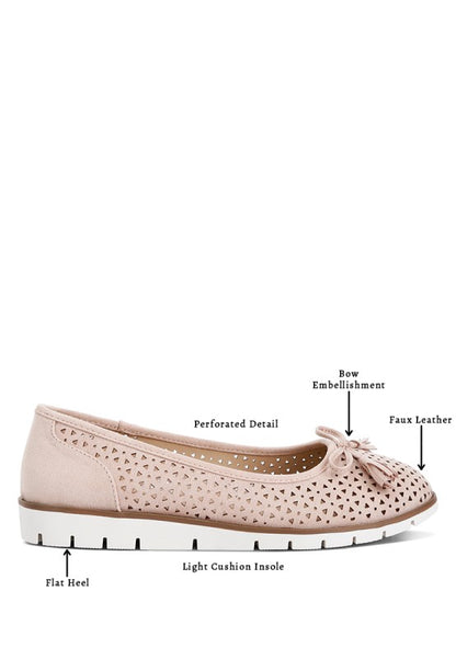 Infographic of blush Pacer vegan leather ballerina flat highlighting features such as perforated design, bow embellishment, and cushioned insole.