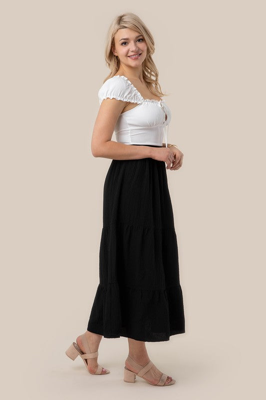 Tiered maxi skirt with elastic waistband in black. Flowy silhouett, lined for full coverage.