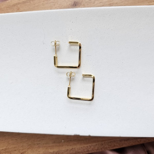 Kamora Gold Hoop Earrings on white background, 18K gold-plated stainless steel, hypoallergenic design.

