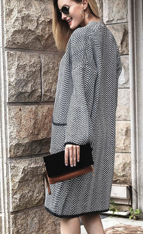 Nyla cardigan in black herringbone with long sleeves and oversized fit