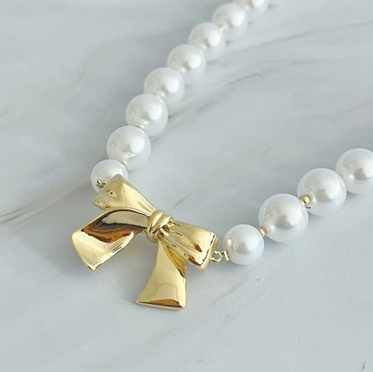 Jacklyn Bow And Pearls Necklace