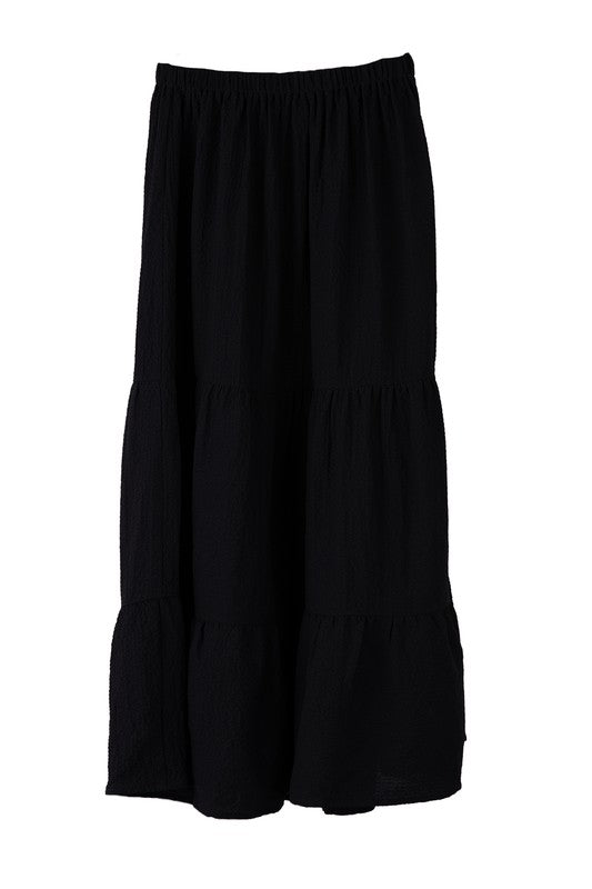 Tiered maxi skirt with elastic waistband in black. Flowy silhouett, lined for full coverage.