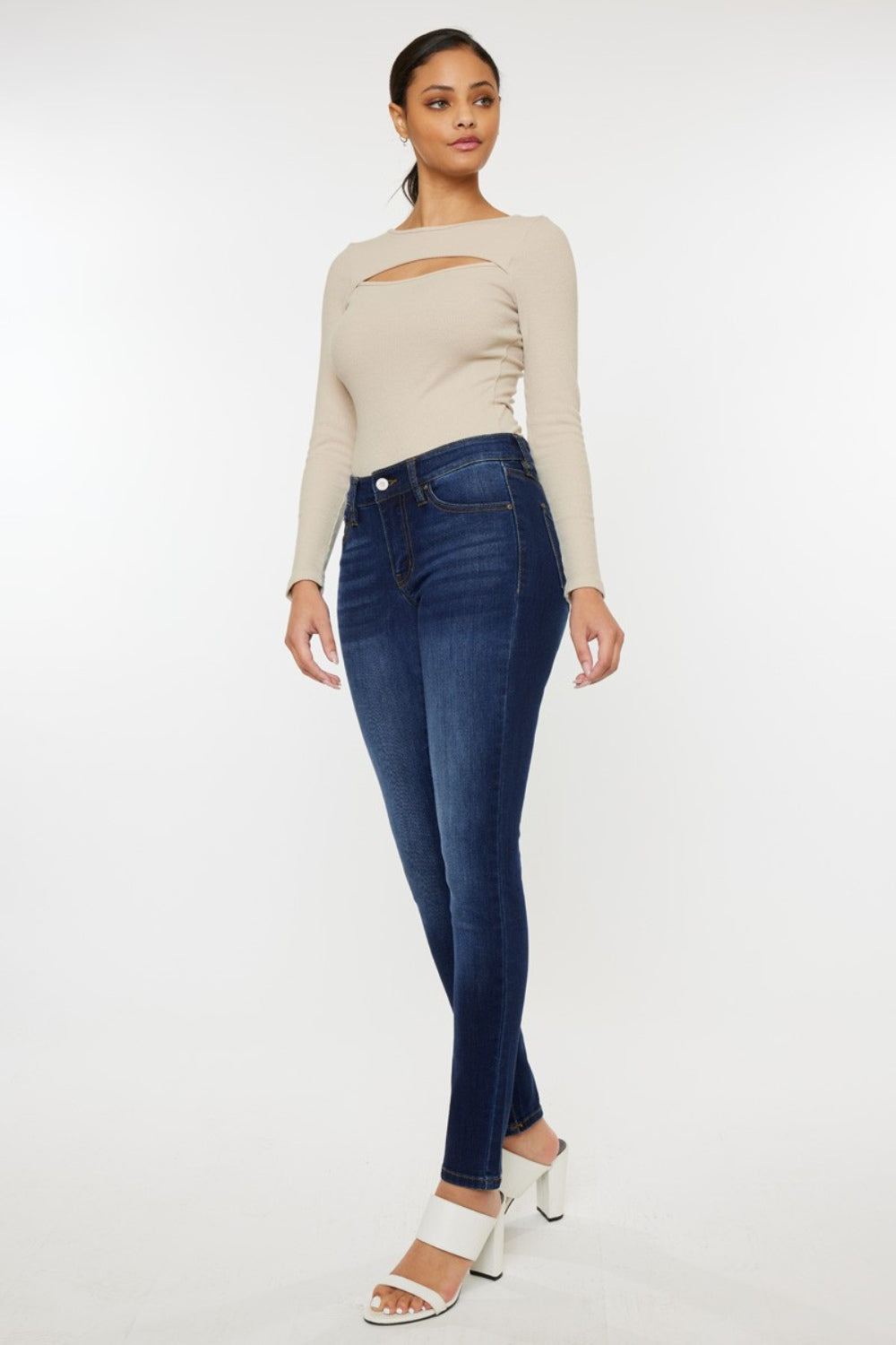 Mid rise gradient skinny jeans with a dark wash. Slightly stretchy, with pockets and a zip fly closure.