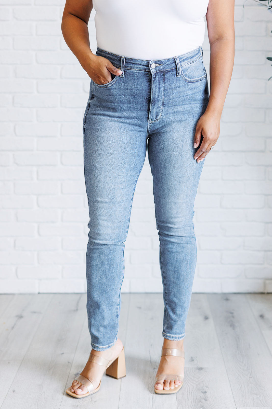 Justine High Rise Skinny Jeans by Judy Blue in a light contrast wash, featuring a zip fly, tummy control panel, and high-rise waist for a flattering fit.