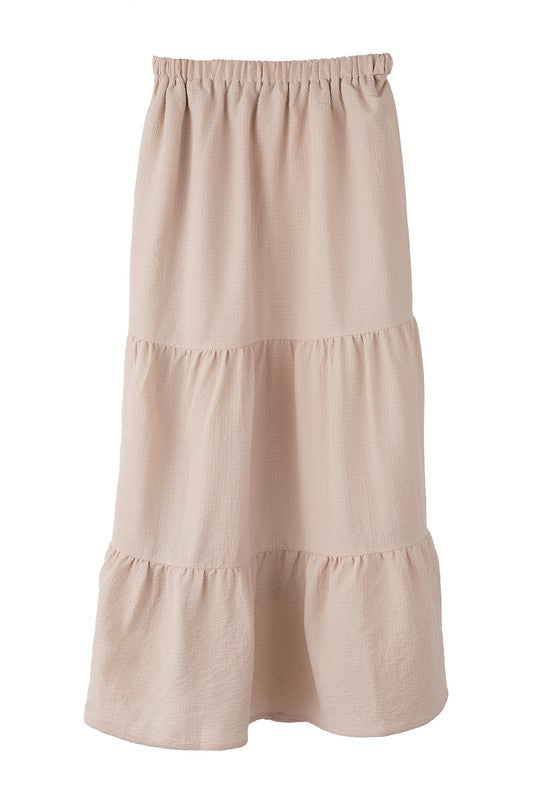 Tiered maxi skirt with elastic waistband in beige. Flowy silhouett, lined for full coverage.