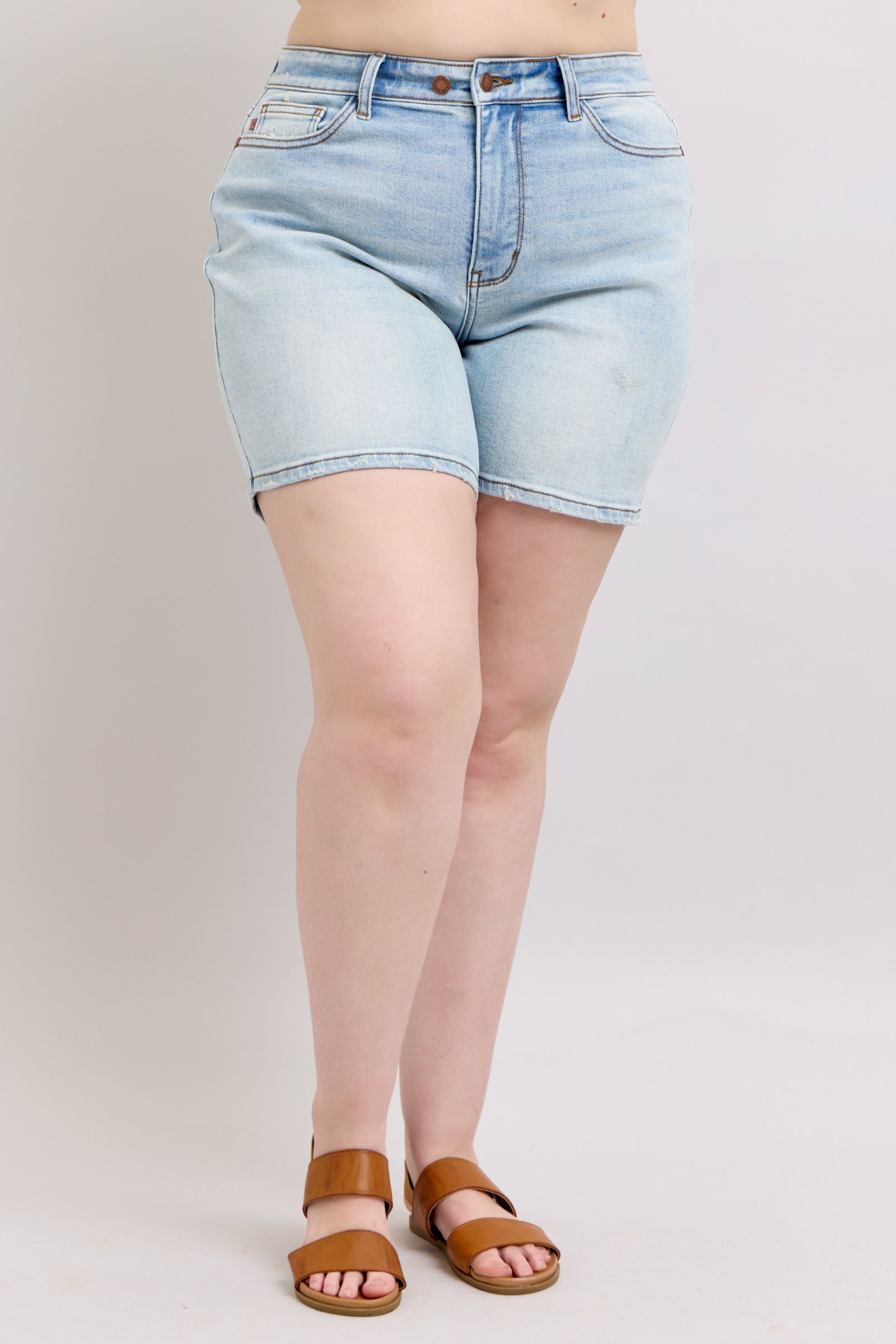 Plus size front view of Hannah 2-Button Denim Shorts in light wash with mid-rise fit and pockets.