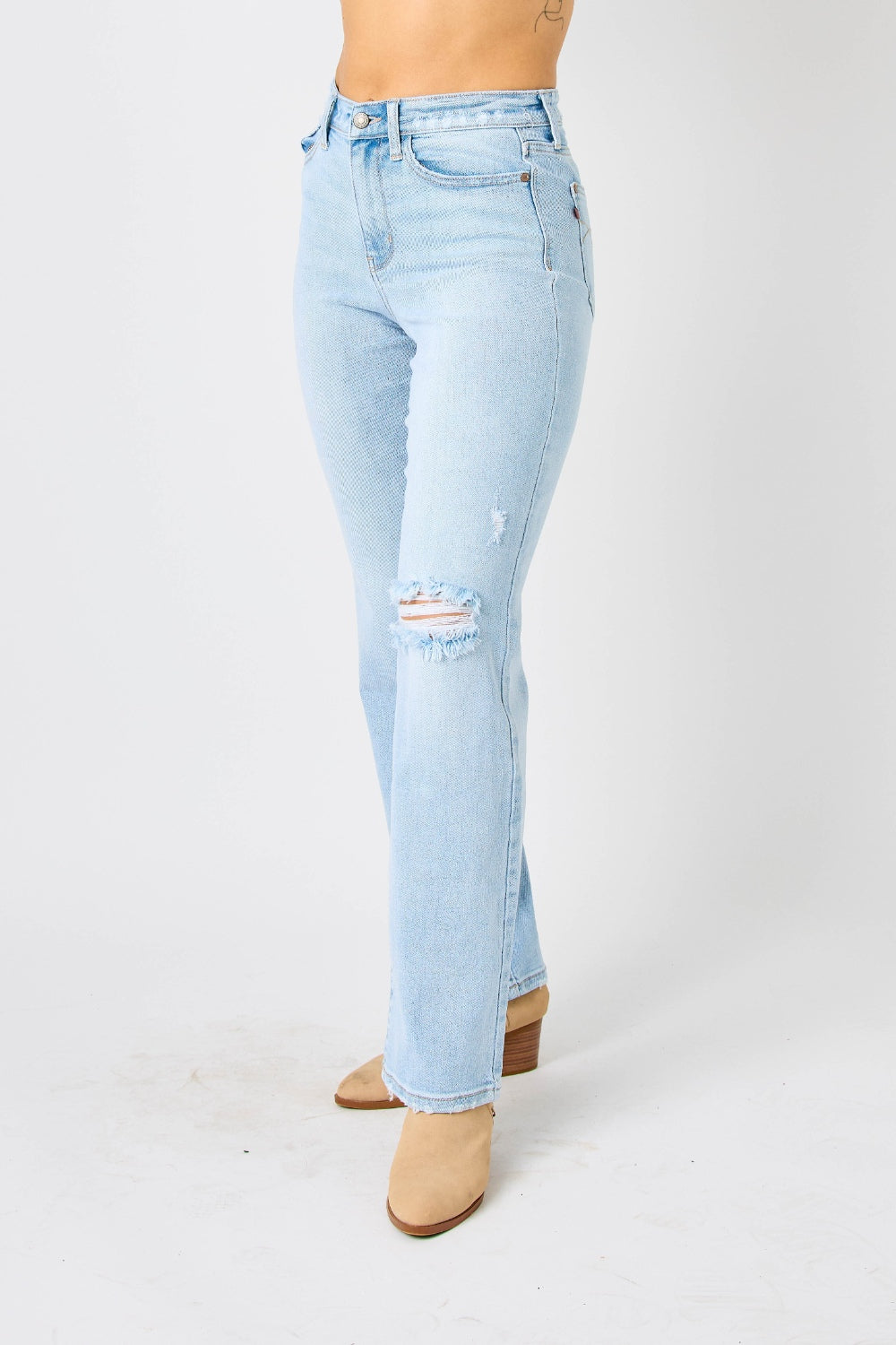 High waist distressed straight jeans in light wash. Slightly stretchy with a zip fly closure.