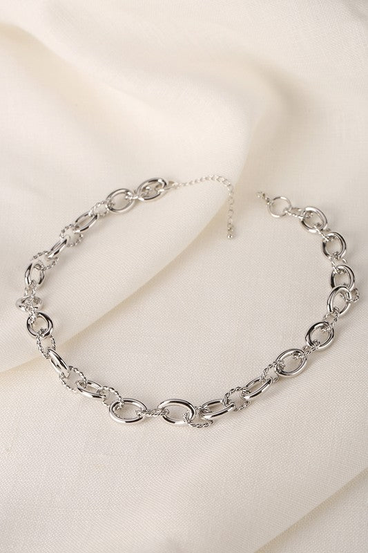 Tera Bold Chain Necklace In Silver