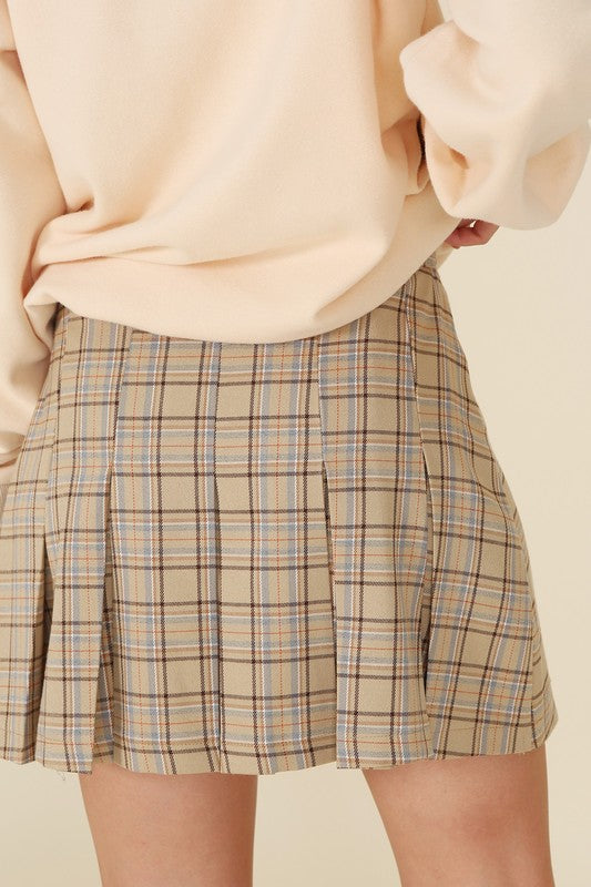 Tailored beige plaid mini skirt with pleats and six pin-tucks on both the front and back. Side zipper with a high waist.