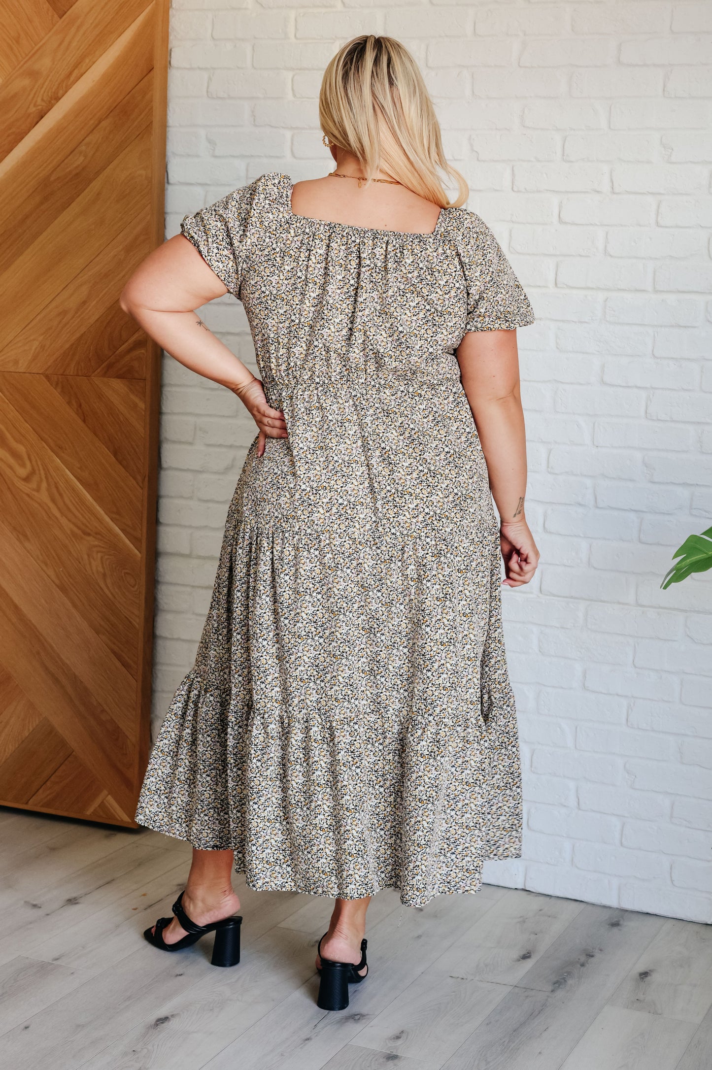 A maxi dress with a sweetheart neckline, short balloon sleeves, and a tiered skirt. Made from soft woven poplin with cased elastic details and functional side pockets.