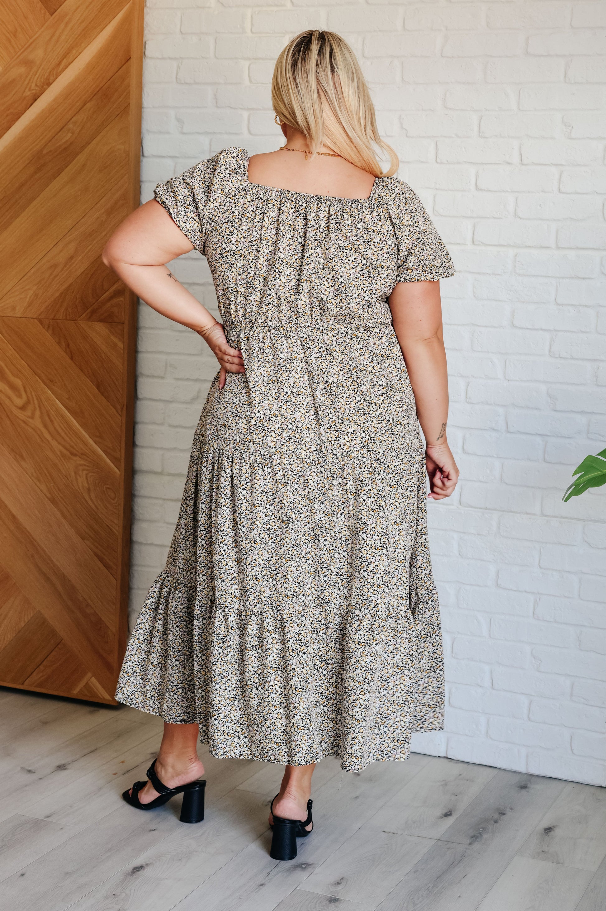 A maxi dress with a sweetheart neckline, short balloon sleeves, and a tiered skirt. Made from soft woven poplin with cased elastic details and functional side pockets.