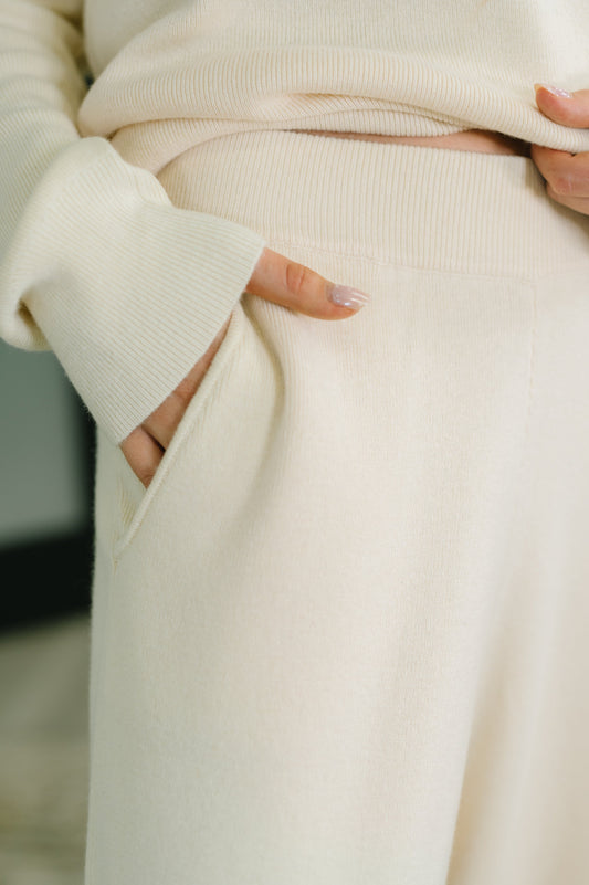 Close-up of waistband and pocket detail on Clove Culottes in Oat