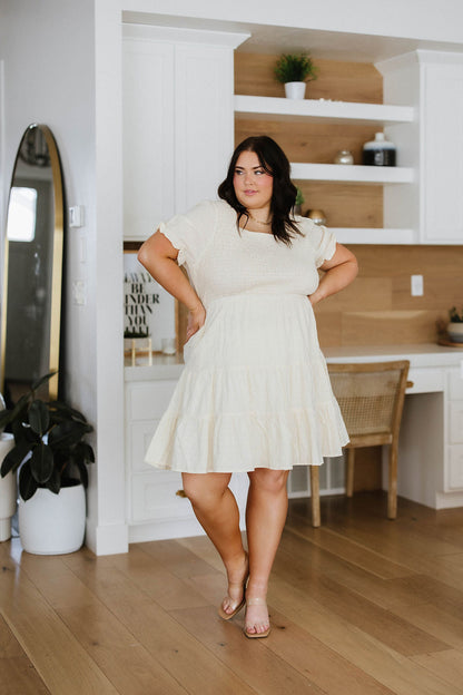 Kira plus size dress with flattering open back and tie detail – ideal for curvy figures.


