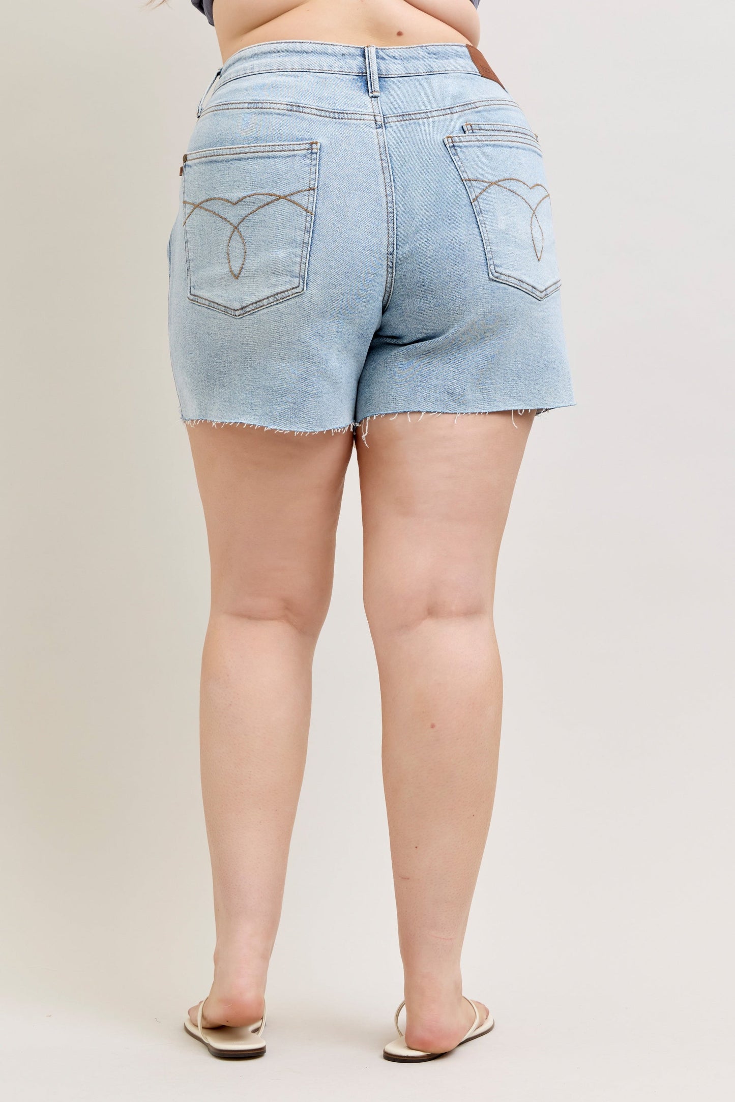 Plus size model wearing the Judy Blue Evelyn Dad Silhouette Shorts with mid rise fit and 4-way stretch