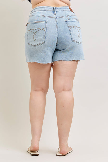 Plus size model wearing the Judy Blue Evelyn Dad Silhouette Shorts with mid rise fit and 4-way stretch