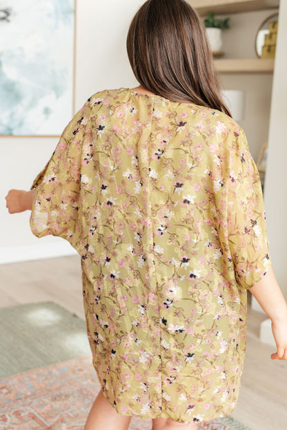 Back view plus size Ayla Floral Kimono, sheer fabric with floral contrast.