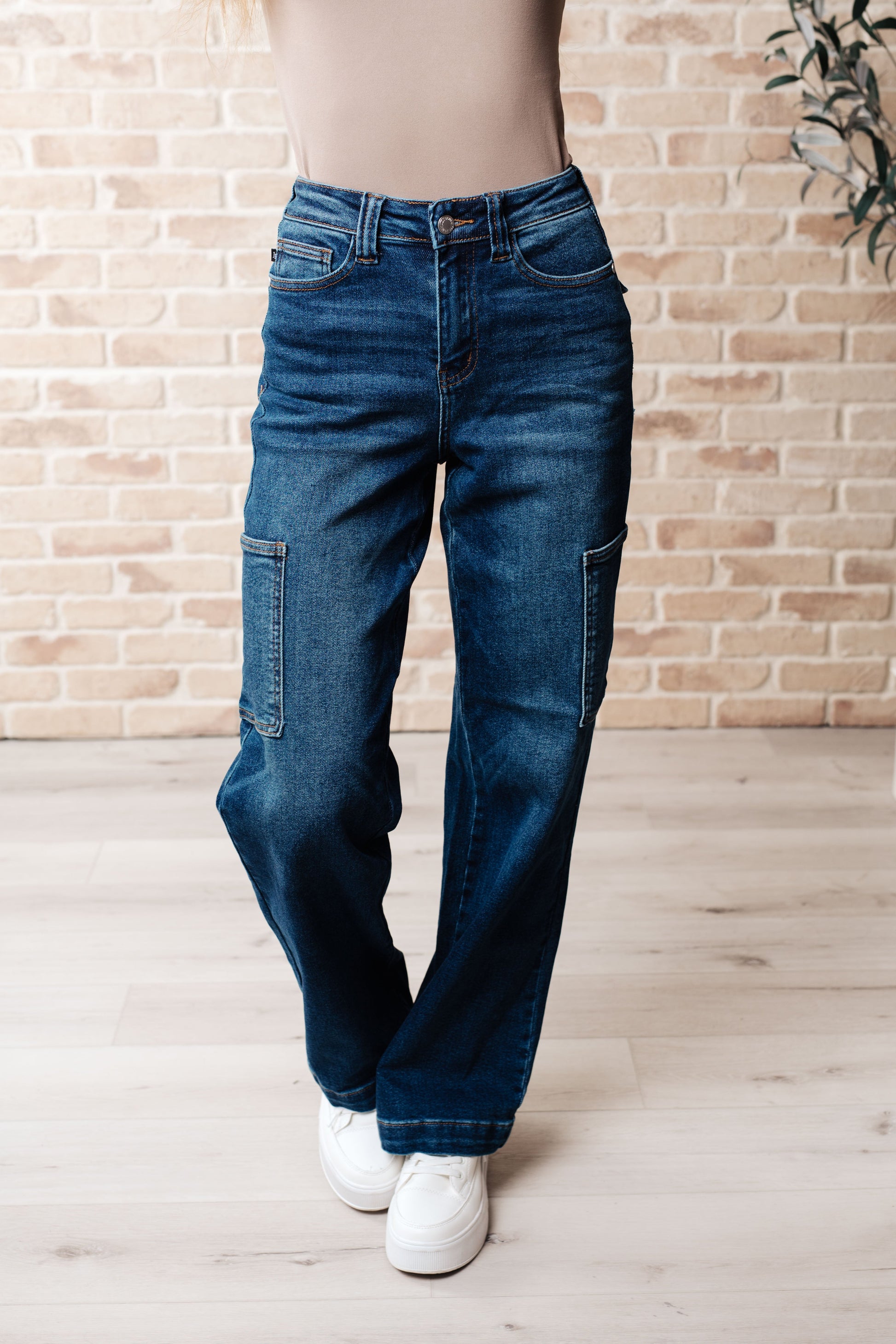 High-rise straight jeans with cargo pockets, zip fly closure, and 4-way stretch fabric, featuring a non-distressed design.