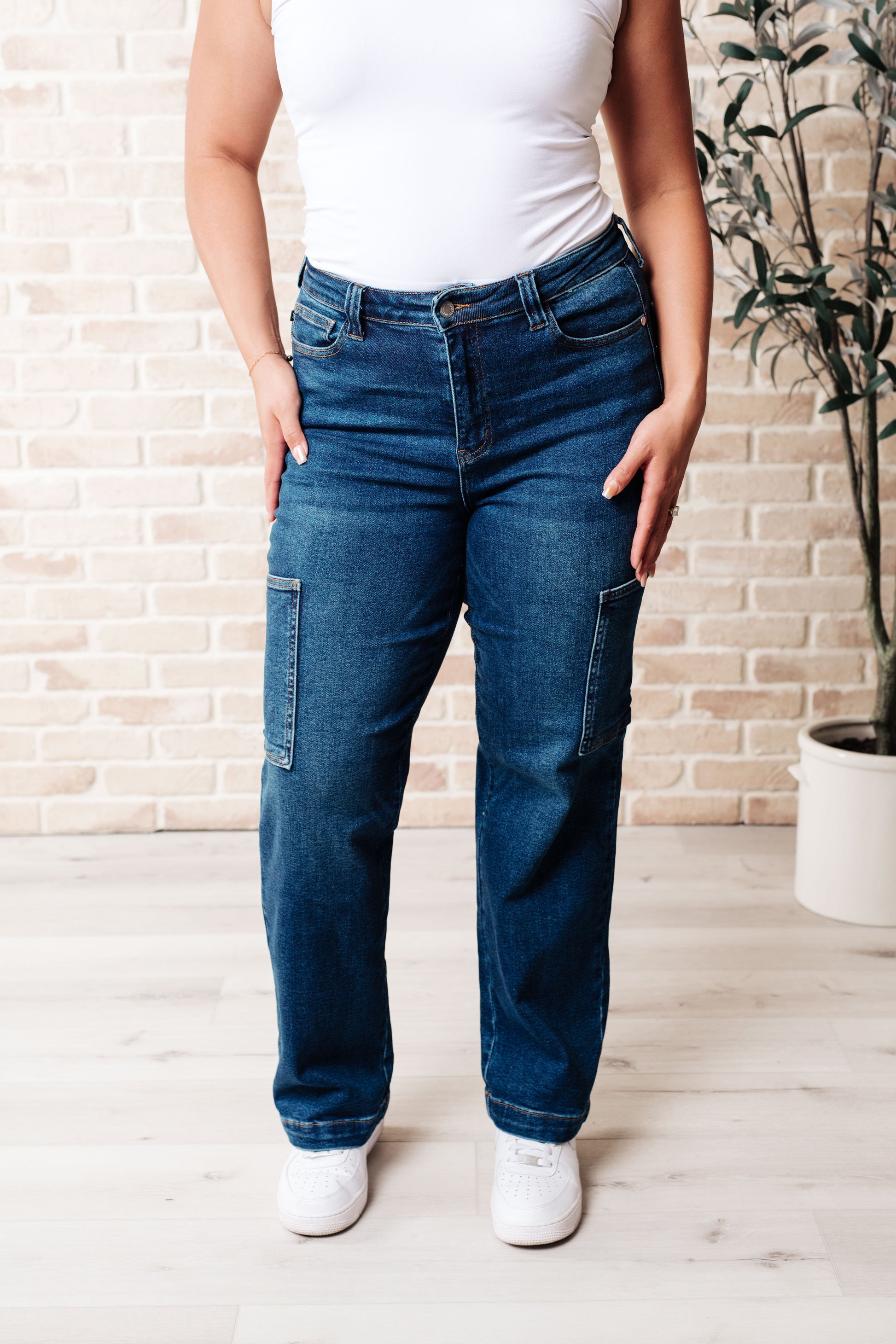 High-rise straight jeans with cargo pockets, zip fly closure, and 4-way stretch fabric, featuring a non-distressed design.