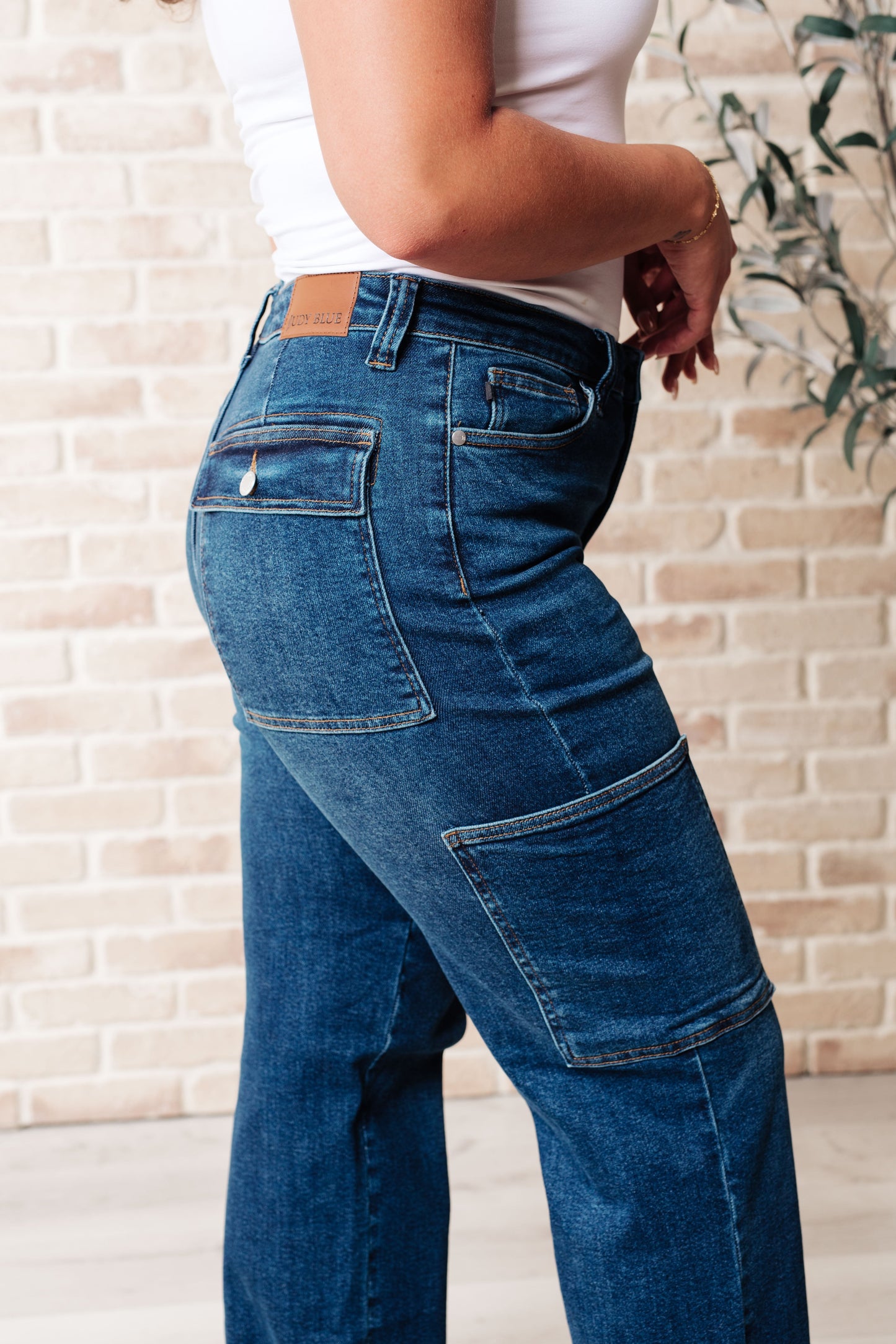 High-rise straight jeans with cargo pockets, zip fly closure, and 4-way stretch fabric, featuring a non-distressed design.