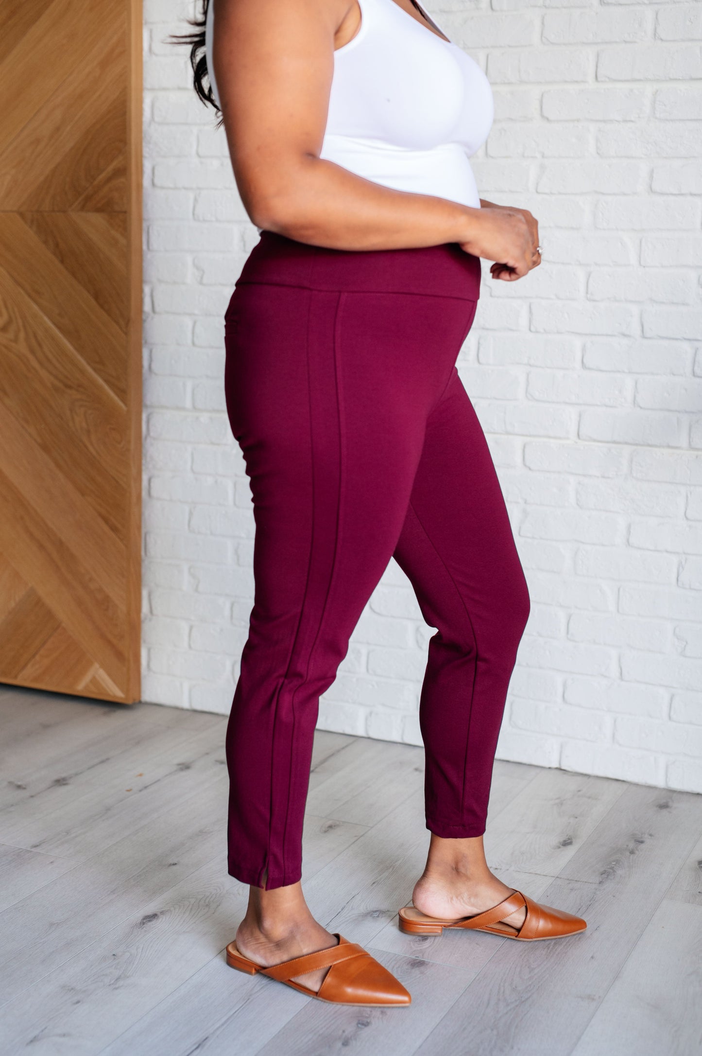 Midge Magic Ankle Crop Skinny Pants in Wine