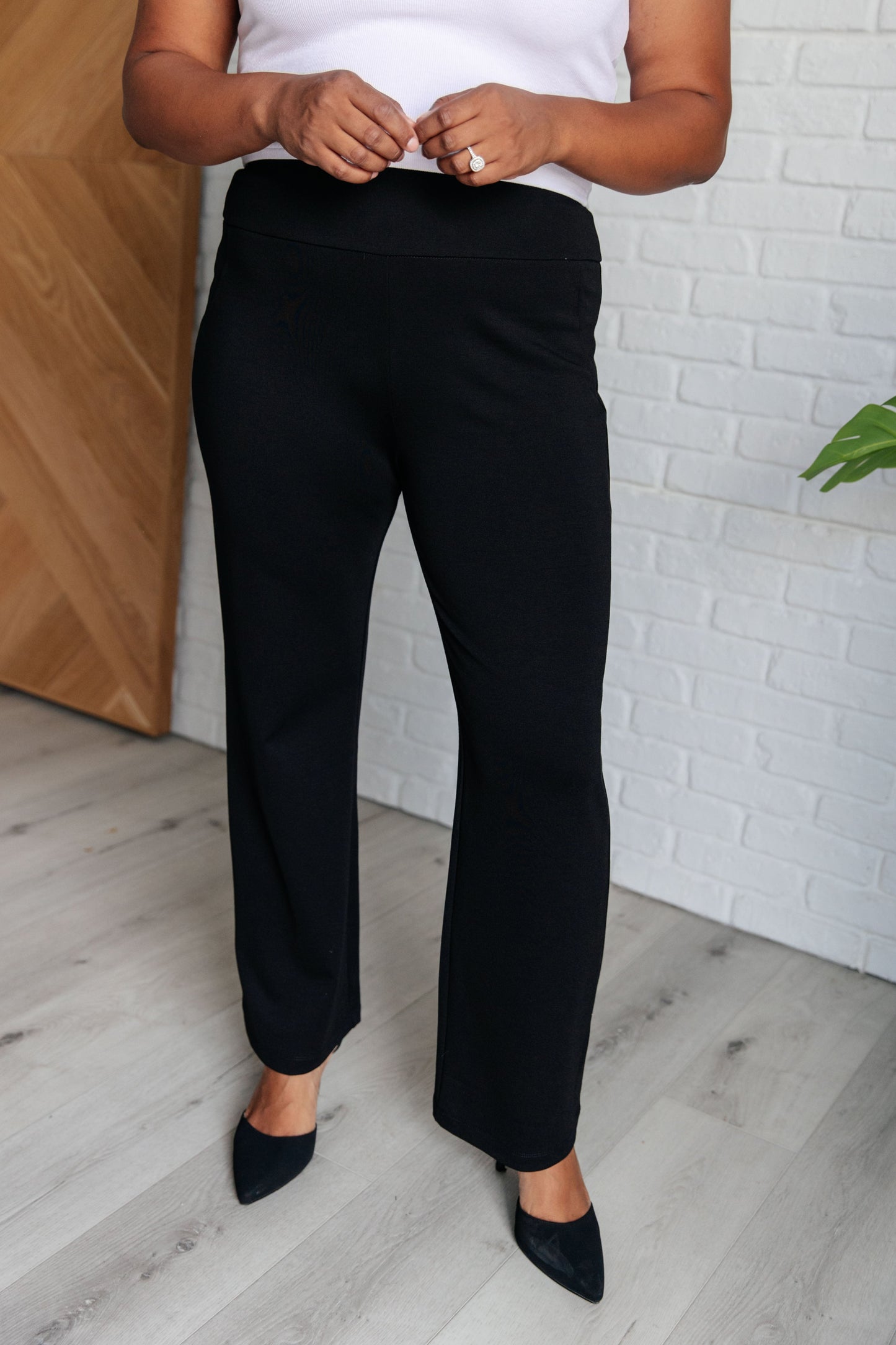 Rosita Magic Straight Pants in Black