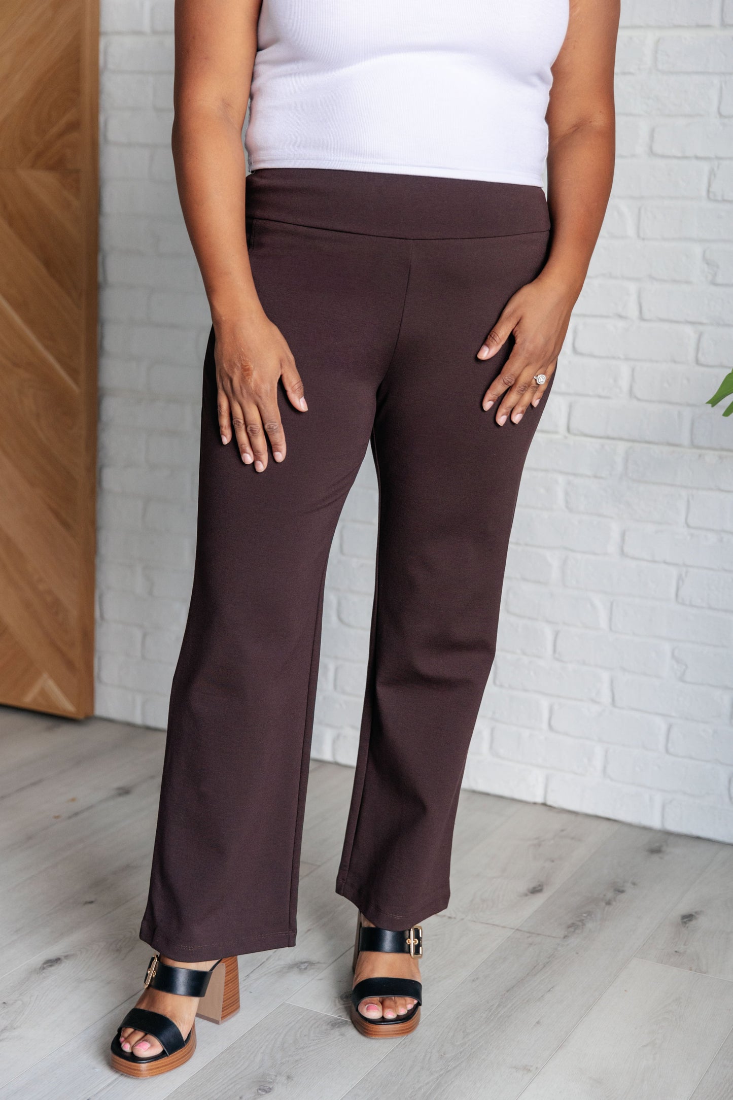 Rosita Magic Straight Pants in Chocolate