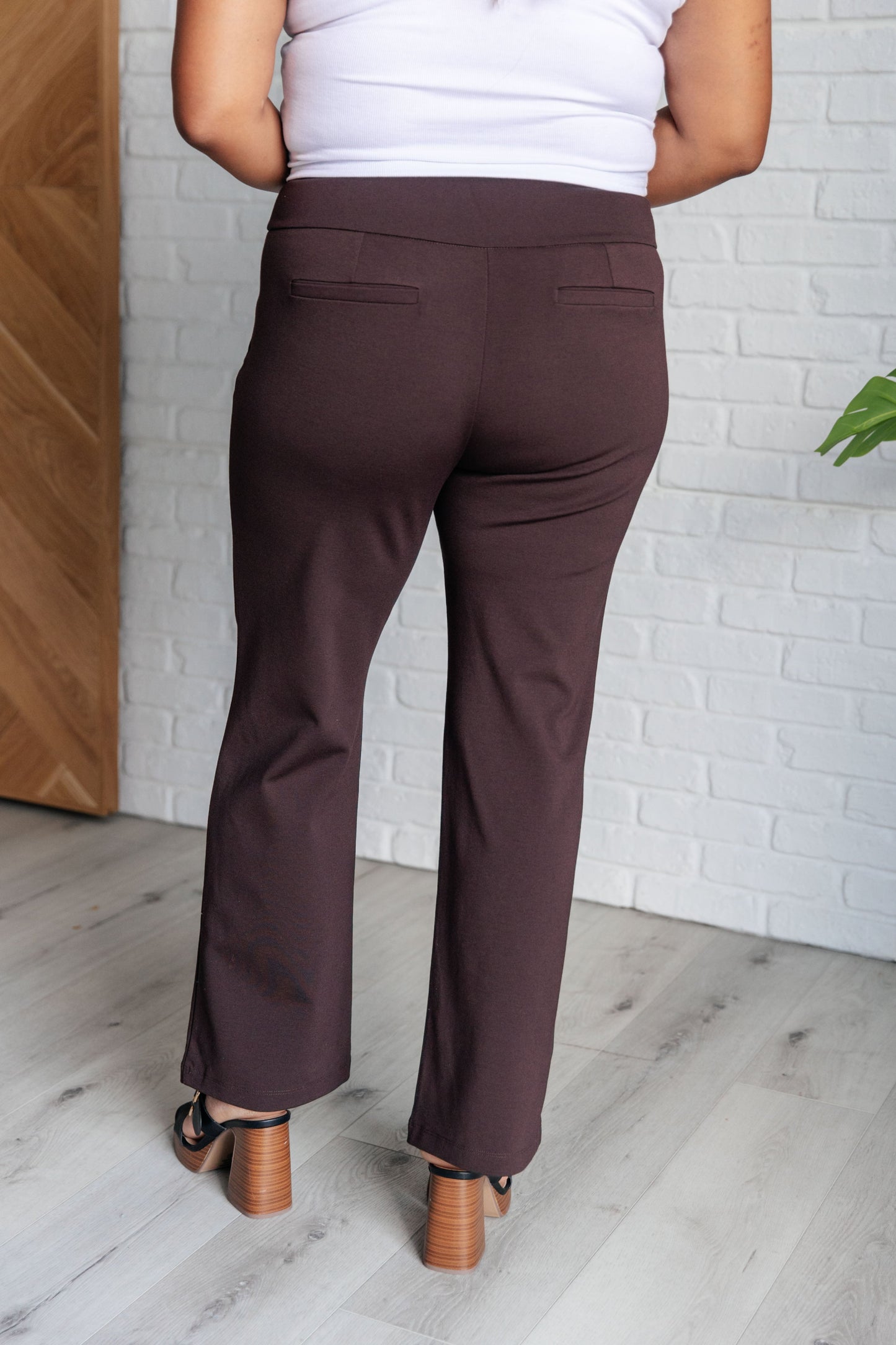 Rosita Magic Straight Pants in Chocolate