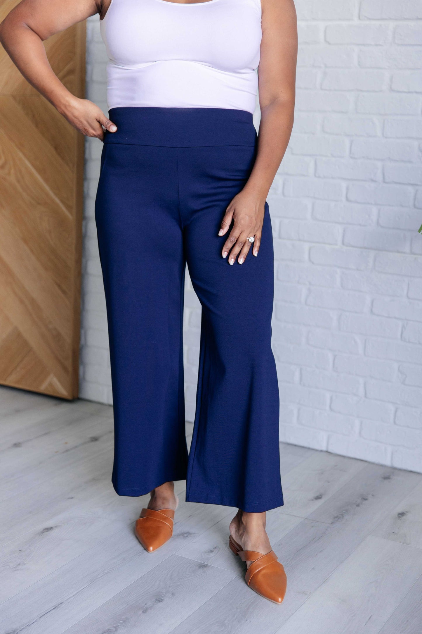 Emina Magic Wide Leg Crop Pants in Navy