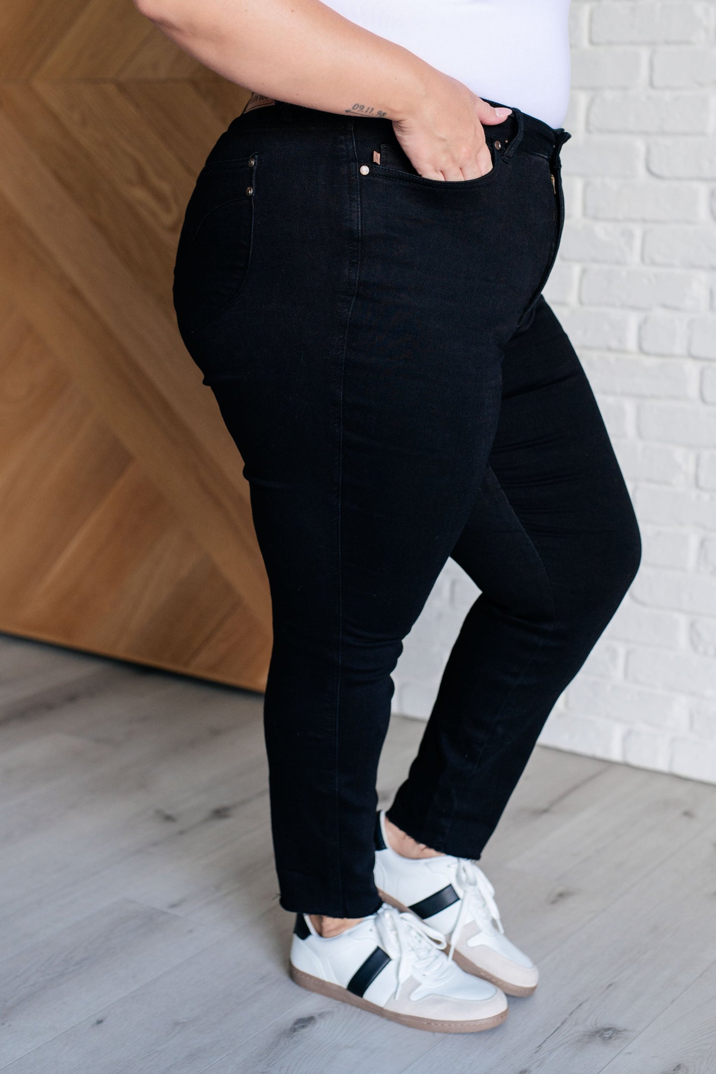 Nicole Tummy Control Skinny Jeans in Black By Judy Blue