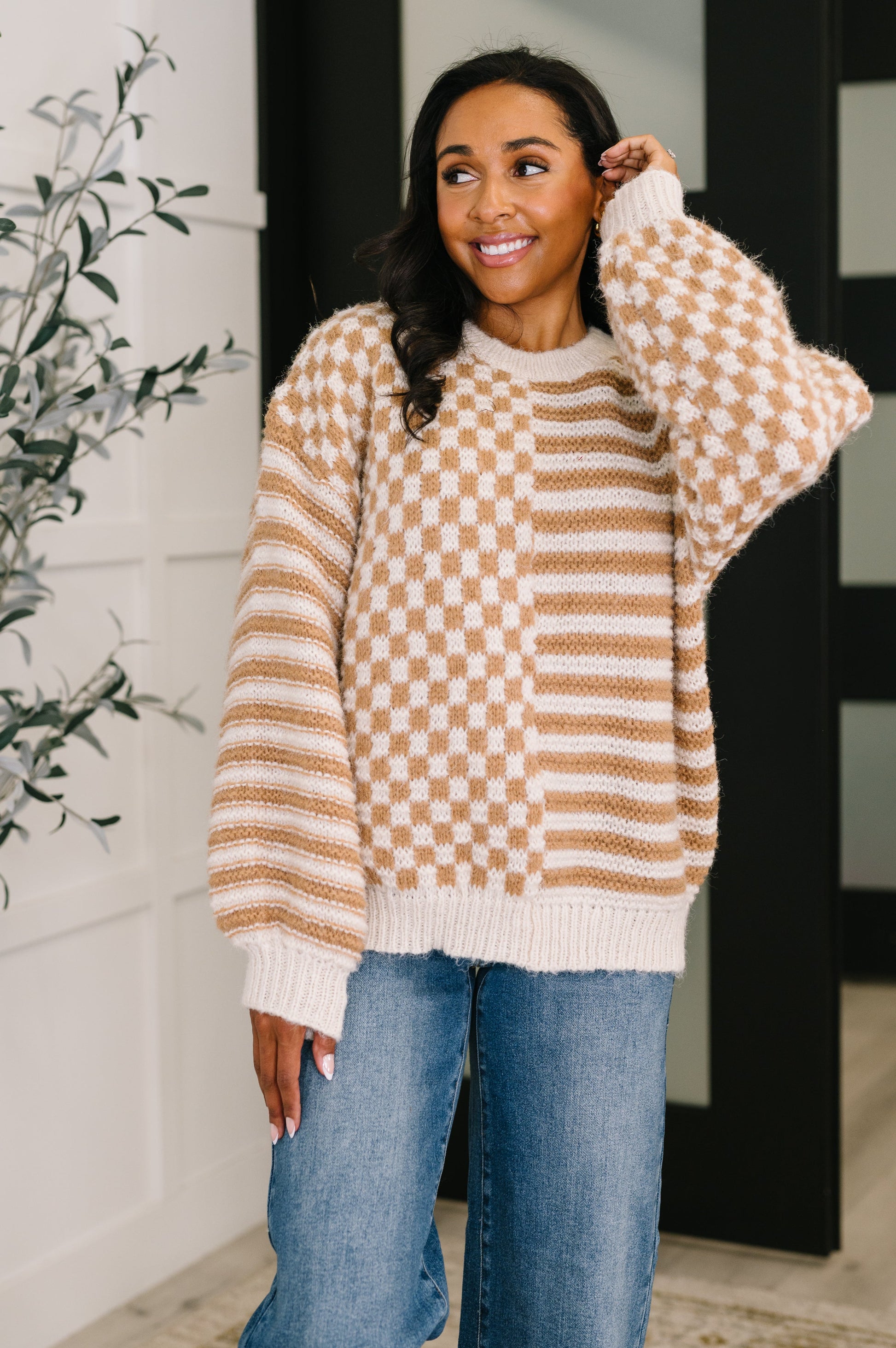 Model wearing Matilda Oversized Pullover in taupe checkered knit, ribbed cuffs and hem.