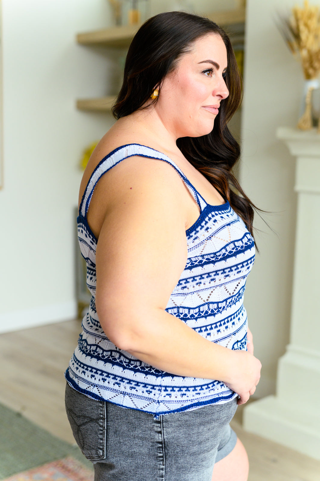 Side view of plus size Payden Sweater Tank relaxed knit fit.