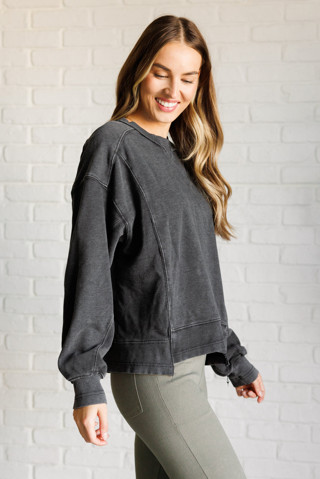 Drina Mineral Wash Crew Neck Pullover in Black