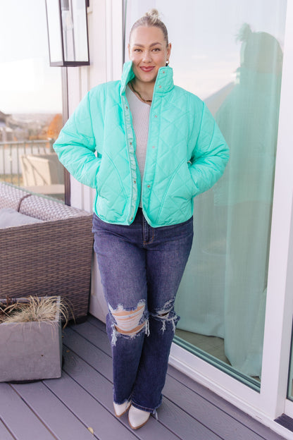 Front view of plus size Siyah Puffer Jacket showing quilted puffer texture and relaxed fit.