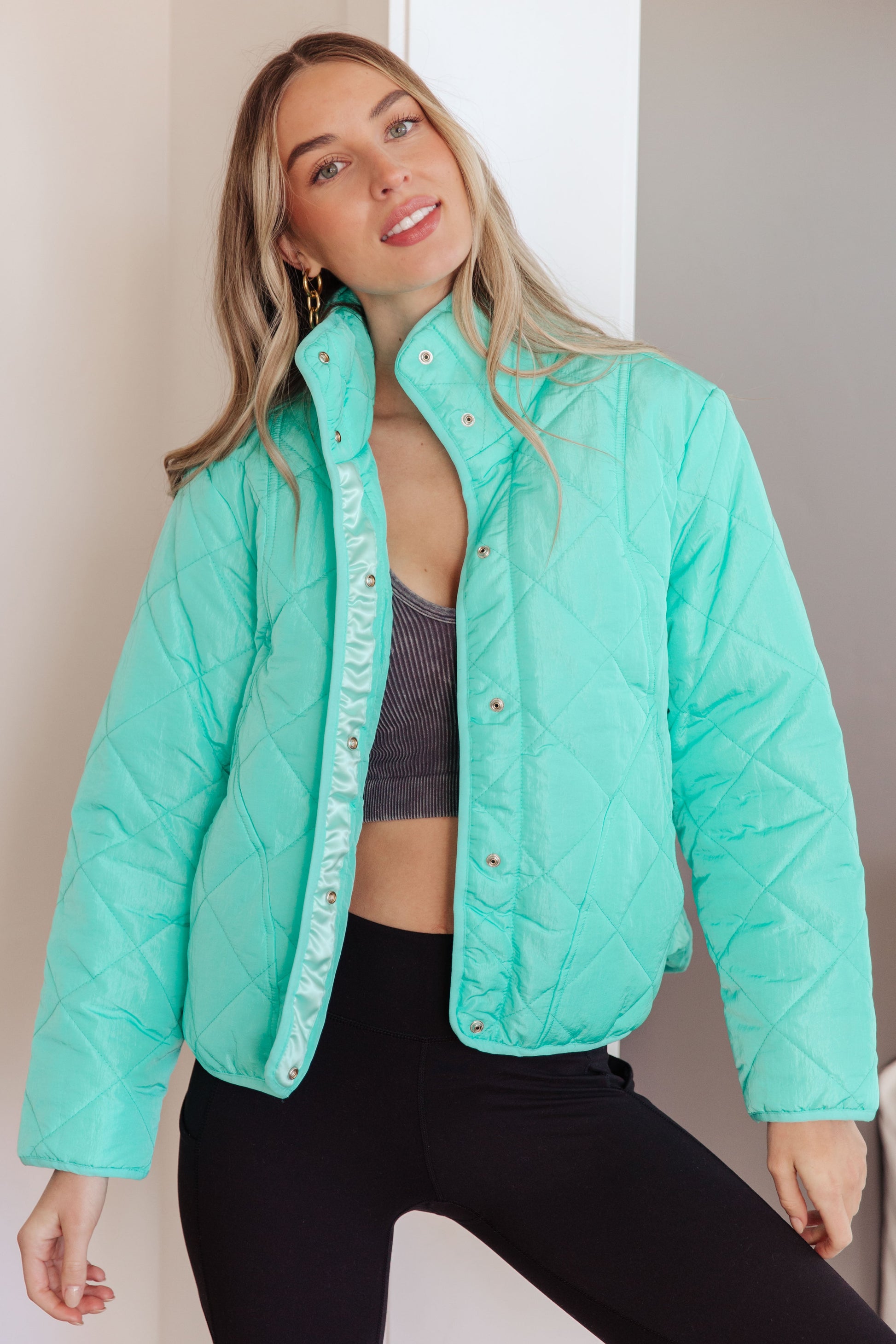 Front view of Siyah Puffer Jacket showing quilted puffer design and side pockets.