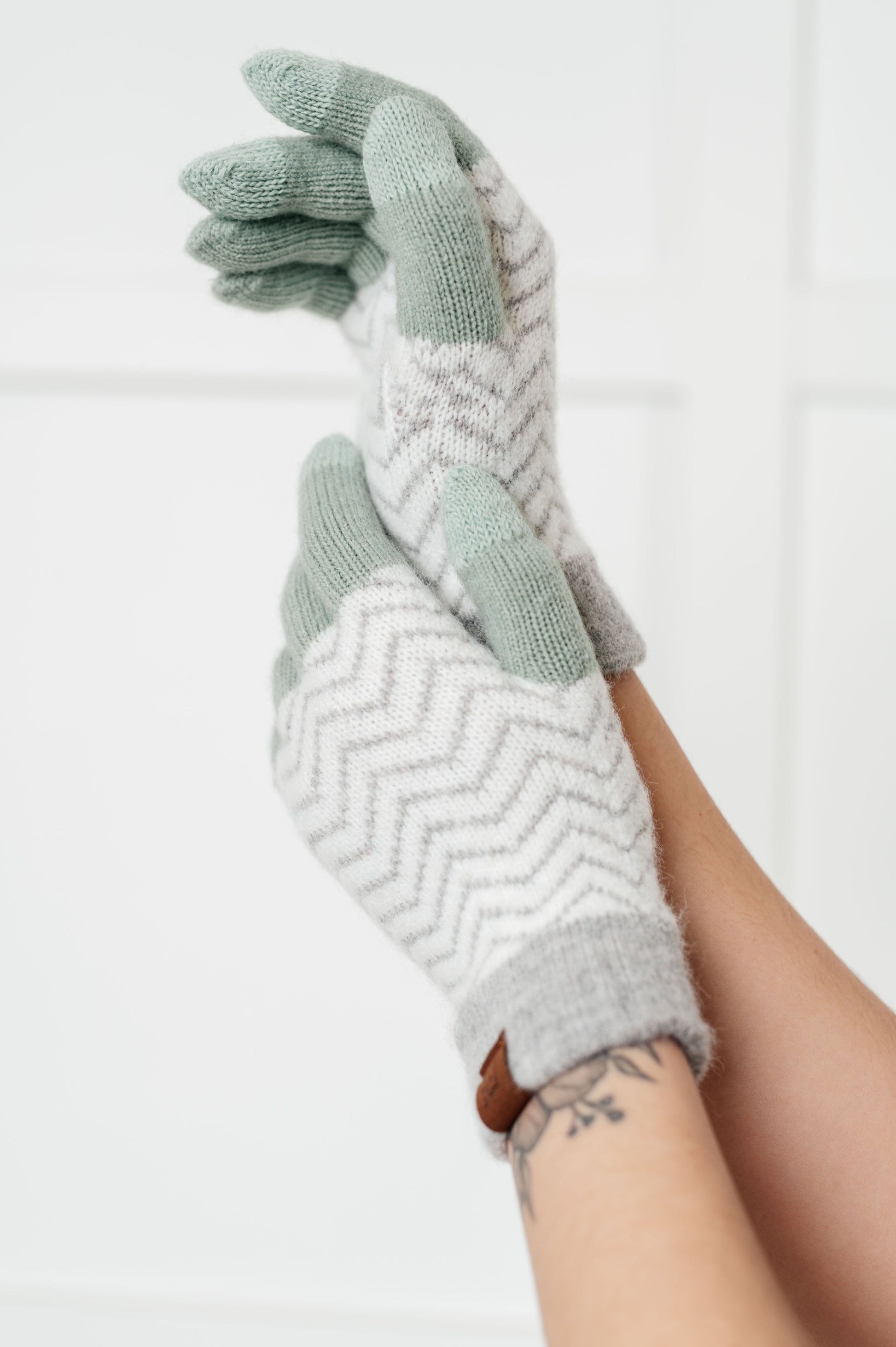  Women's gray and green patterned knit gloves, touch screen compatible with elastic cuff.